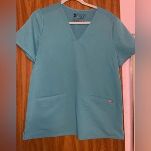 Figs scrubs medium casma top. Marine
